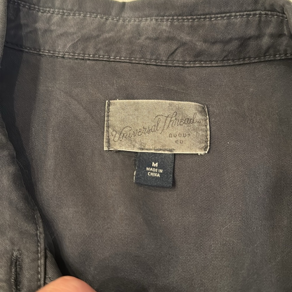 Universal Thread button up - Picture 4 of 4